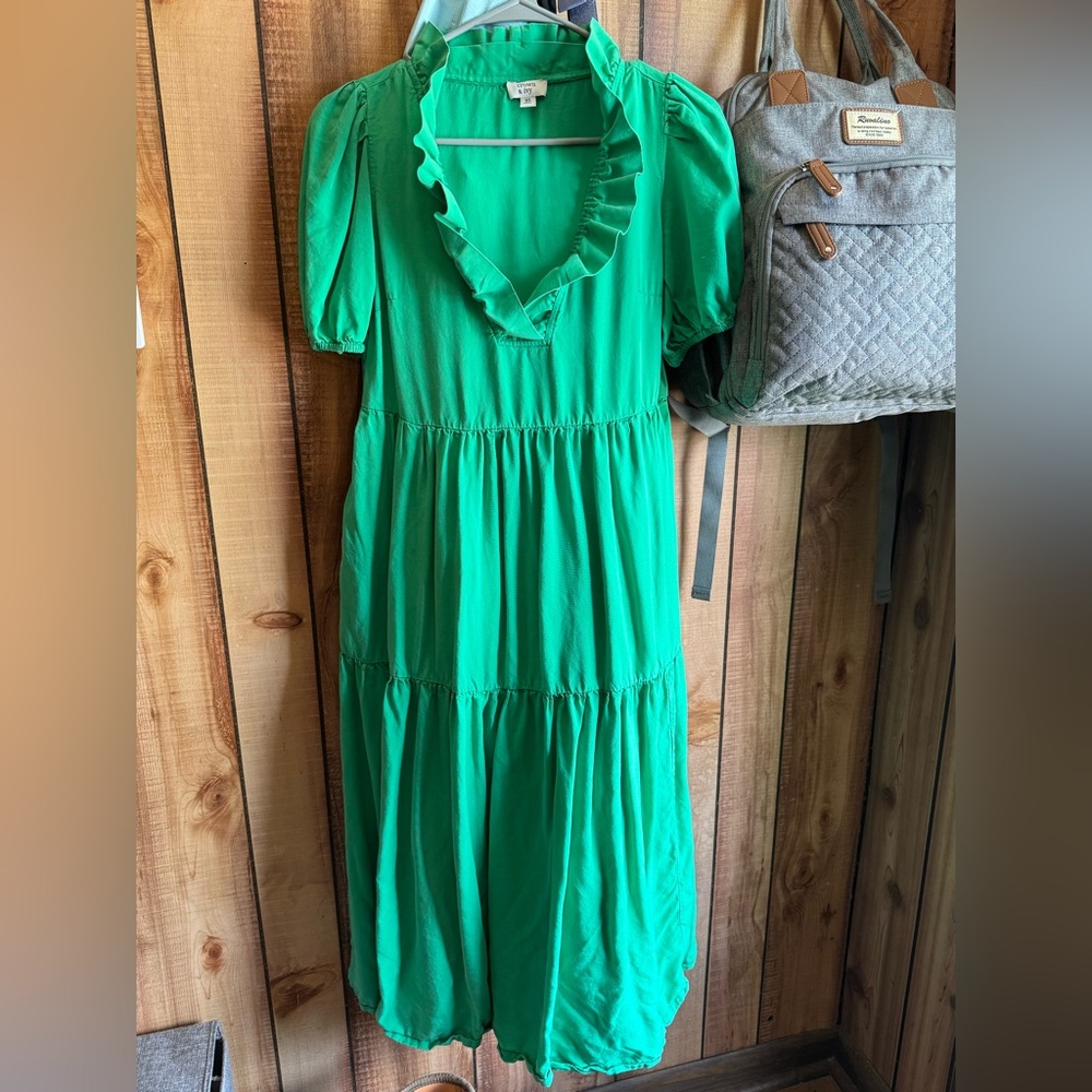 Crown & Ivy Green Tiered Ruffled Maxi Sundress